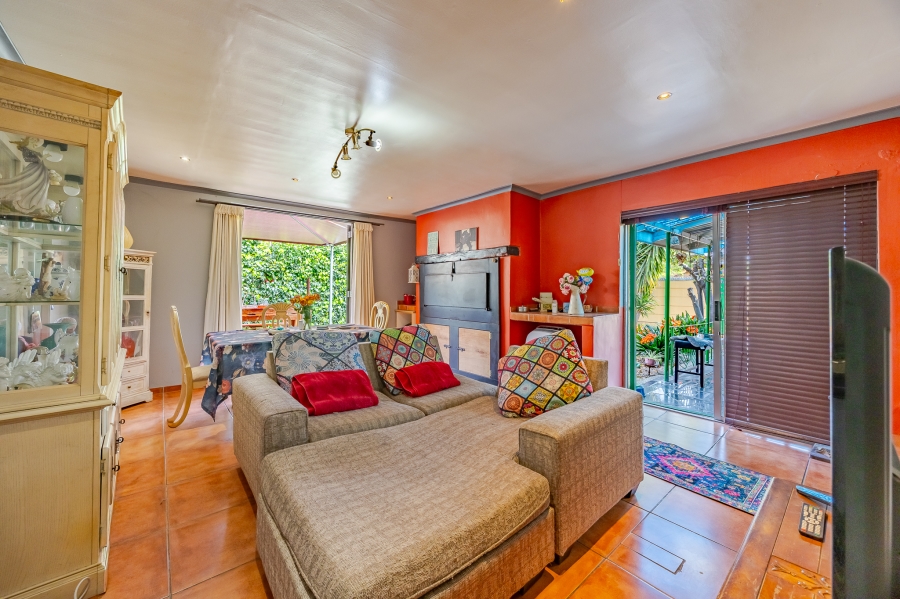 4 Bedroom Property for Sale in Oakdale Western Cape